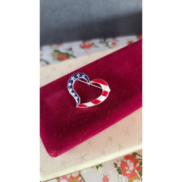 Vintage Avon American Flag Heart Brooch - Picture 1 of 10